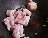 Hình bước làm 1 của món Đuôi heo nấu pate