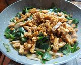Foto langkah ke 5 dari resep Tumis Daun Kencur Tempe.