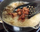 รูปขั้นตอนการทำที่ 2 ของ เนื้อเต๋าทอดผักสดน้ำพริกปูไข่