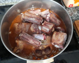 Foto del paso 1 de la receta: Lasaña de rabo de ternera con bechamel de su salsa