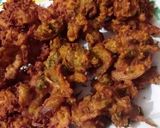 A picture of step 3 of Pyaz wala pakora.