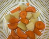 Hình bước làm 2 của món Thịt Má Đùi Gà Nấu Táo Đỏ Pate
