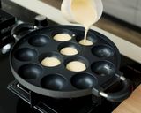 Foto langkah ke 4 dari resep Poffertjes / Kue Cubit Belanda Devina Hermawan.