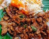 ข้าวหมูทอดกระเทียมพริกไทย วิธีทำสูตร 4 รูป