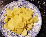 Foto del paso 1 de la receta: Revuelto de gambas, patatas y espárragos trigueros