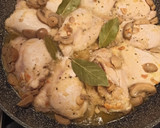 Foto del paso 4 de la receta: Pollo en salsa con patatas y champiñones