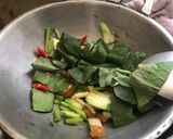 รูปขั้นตอนการทำที่ 2 ของ ผัดคะน้าหมูกรอบไข่ดาวราดข้าว