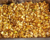 நட்ஸ் கேரமல் பர்பி ரெசிபி ஸ்டேப் 10 புகைப்படம்