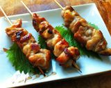 รูปขั้นตอนการทำที่ 7 ของ สะโพกไก่ย่างบ๊วยและใบชิโสะ