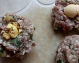 Фото кроку 3 до "Ежики" из рубленого мяса с сюрпризом.