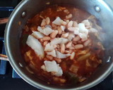 Foto del paso 3 de la receta: Potaje de repollo con champiñones y espárragos trigueros