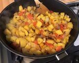 Une image de l'étape 9 de Pommes de terre sautées tomates, oignons et marinade.