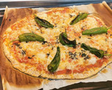 Foto del paso 3 de la receta: Pizza de Bacalao con Pimientos de Padrón y Aceitunas
