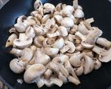 Fokhagymás sertéscomb paradicsommártással 🧄🍅 recept fázis 3 fotója