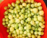 Hình bước làm 1 của món Mứt chùm ruột