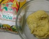 Foto langkah ke 2 dari resep Bola-Bola Ubi Isi Coklat.