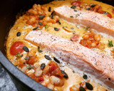 Foto del paso 7 de la receta: Salmón con salsa cremosa de ajo, tomate y espinacas con fessolet