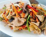 รูปขั้นตอนการทำที่ 2 ของ หมูผัดขิงเห็ดหอม