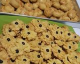 Foto langkah ke 1 dari resep Kue semprit mawar keju.