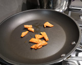 Foto del paso 1 de la receta: Gambita roja con sobrasada