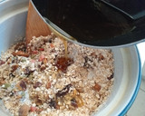 Foto del paso 2 de la receta: Barras de cereal bañado de chocolate y frutos secos