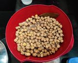 A picture of step 8 of Chole bhature.