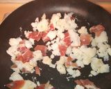 Foto del paso 2 de la receta Revuelto de bacalao con jamón serrano y tortas maíz rellenas