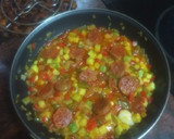 Foto del paso 2 de la receta: Huevos al plato con chorizo y peinetas de pan