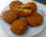 A picture of step 8 of Cheese & paneer stuffed aloo cutlets.