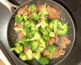 Foto langkah ke 7 dari resep Stir Fry Broccoli and Beef.