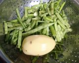 A picture of step 1 of Gawar potato sabji.