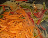 Foto del paso 3 de la receta: Spaghettis con vegetales salteados y atún