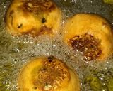 A picture of step 4 of Vada Pav.