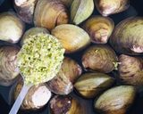 Hình bước làm 1 của món Sò vọp luộc gừng sả