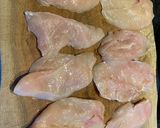Foto del paso 1 de la receta: Escalopes de pollo con crema de champiñones y verdeo con papas noisettes