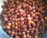 A picture of step 3 of Kala chana masala.