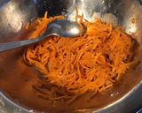 Une image de l'étape 2 de Salade de tomates et carottes aux anchois et câpres sauce agrumes.