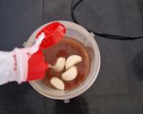 A picture of step 3 of لال چٹنی.
