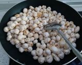 A picture of step 2 of Fry makhane.