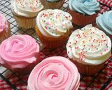 Foto langkah ke 6 dari resep Vanilla Cupcakes.