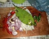 Foto langkah ke 1 dari resep Udang Pedas Asam -Manis.