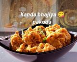 A picture of step 2 of Kanda bhajiya / pakoda (Mumbai style Kanda bhajiya).