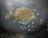 Foto langkah ke 6 dari resep Tumis daun singkong daging babi.