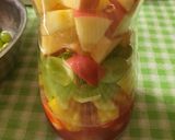 Foto langkah ke 4 dari resep Es Buah Tropical (Apel Nanas Markisa Anggur Sirup Terong Belanda).