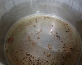 A picture of step 4 of Chicken yakhni pulao.