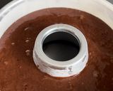 Foto del passaggio 4 della ricetta Ciambellone all'acqua al cacao