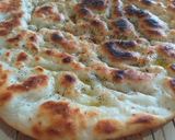 Foto del passaggio 3 della ricetta Focaccia Veloce Gluten Free Cotta in padella