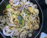 Hình bước làm 5 của món Cơm chiên trứng nấm măng tây sốt teriyaki