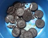Foto langkah ke 1 dari resep Martabak Oreo Teflon.