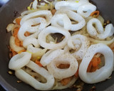 Foto del paso 2 de la receta: Anillas de calamar encebolladas 🦑